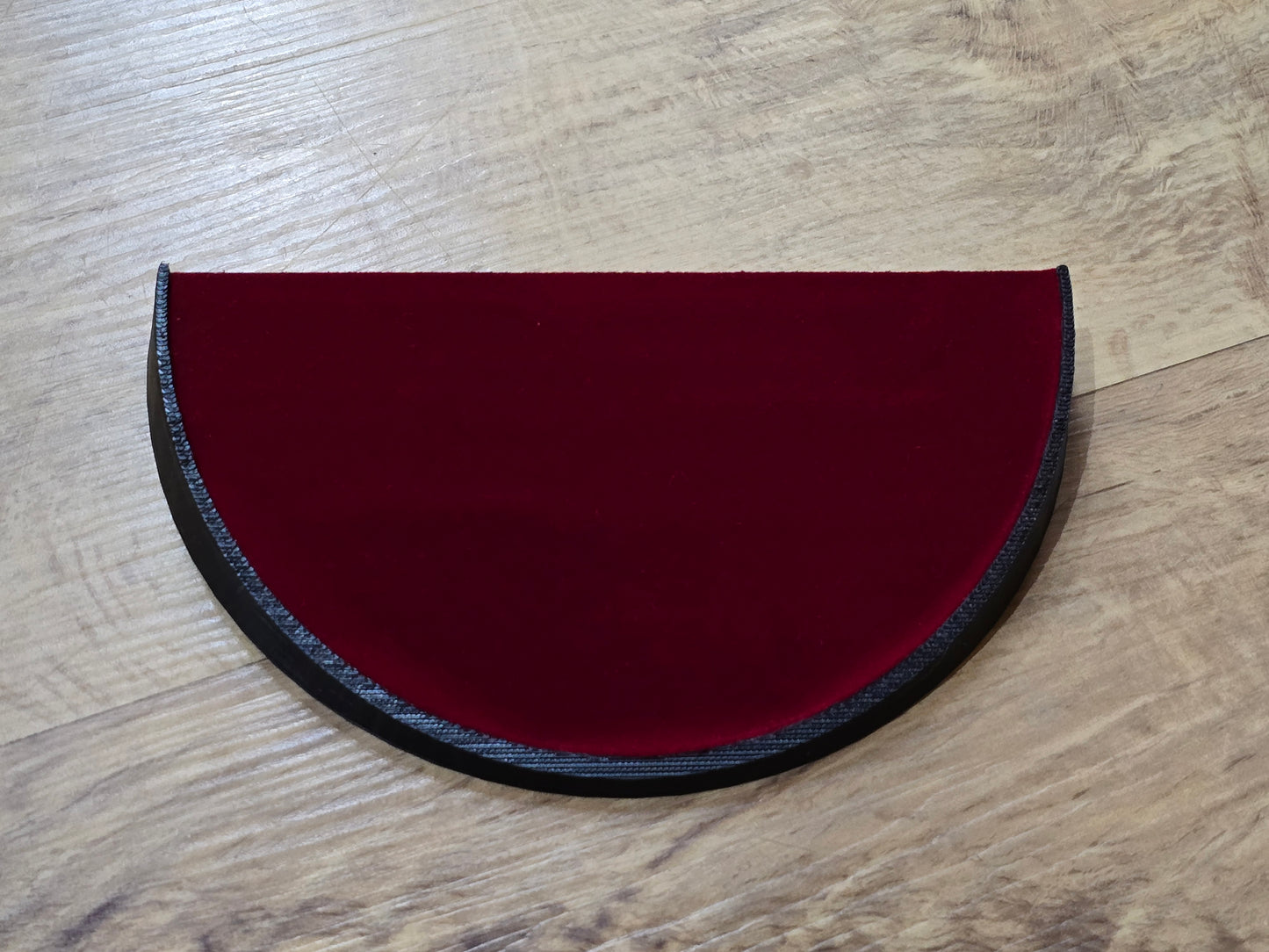 Half circle angled centre display