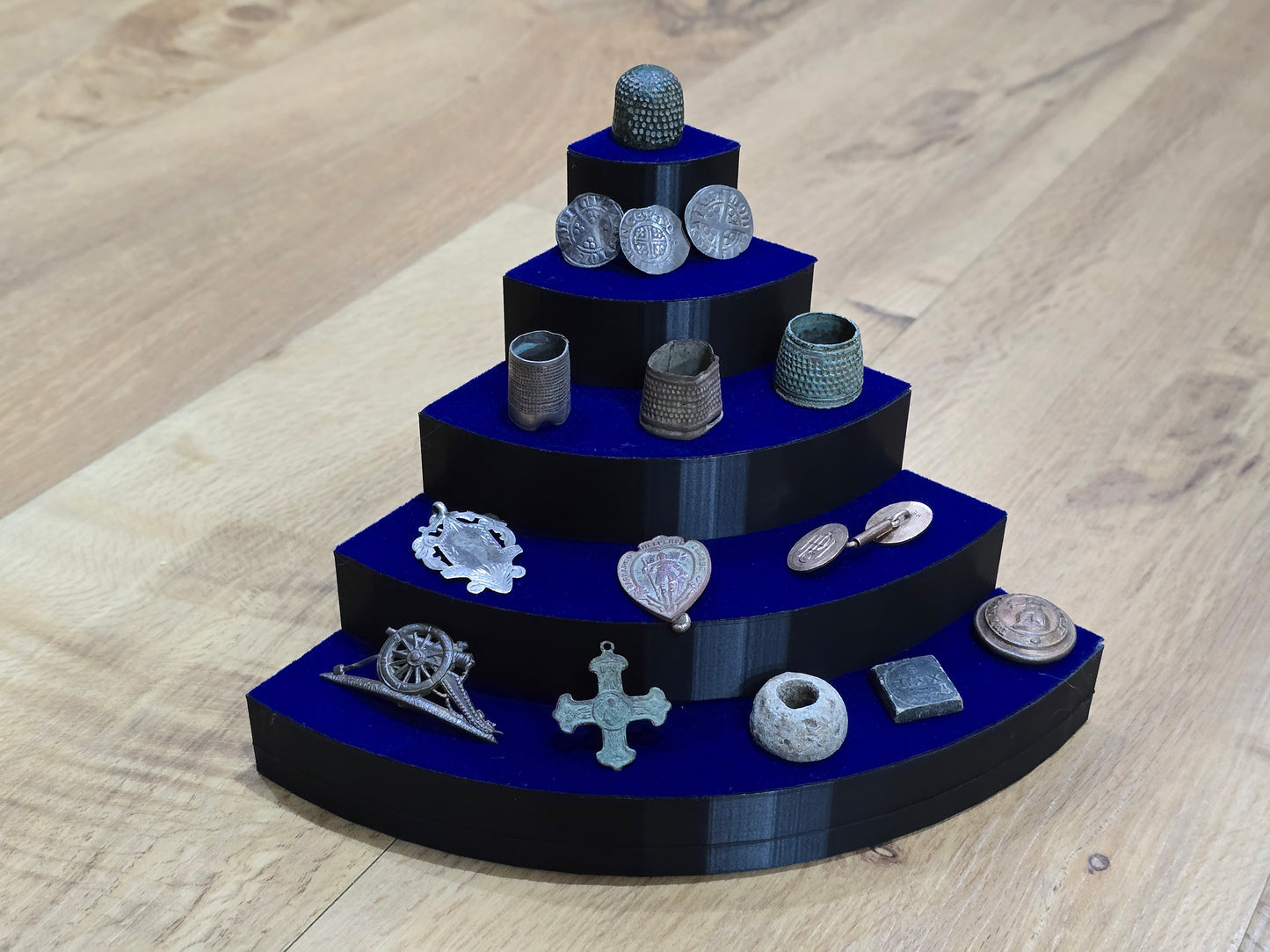 Corner Tiered Displays (5-tier) 150 x 150 x 125