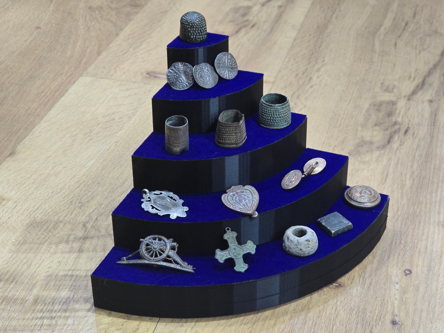 Corner Tiered Displays (5-tier) 150 x 150 x 125